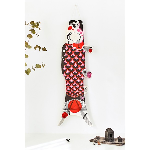 koinobori Marine Madame Mo, carpe koi offerte lors de kodomo no hi. Idée cadeau original, éthique et écologique koinobori Marine Madame Mo, carpe koi offerte lors de kodomo no hi. Idée cadeau original, éthique et écologique