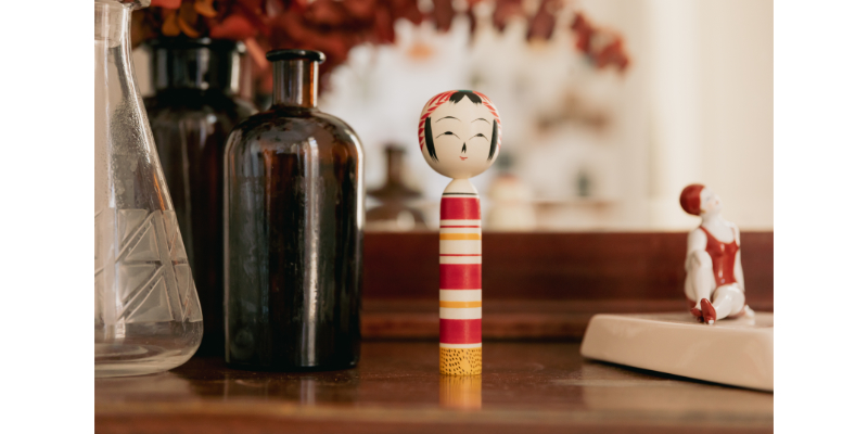 Kokeshi Madame Mo Lady Red